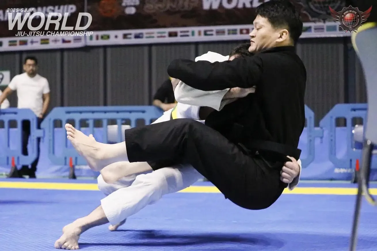 Spiro Kovac and his opponent mid-takedown at the 2025 SJJIF World Jiu-Jitsu Championship